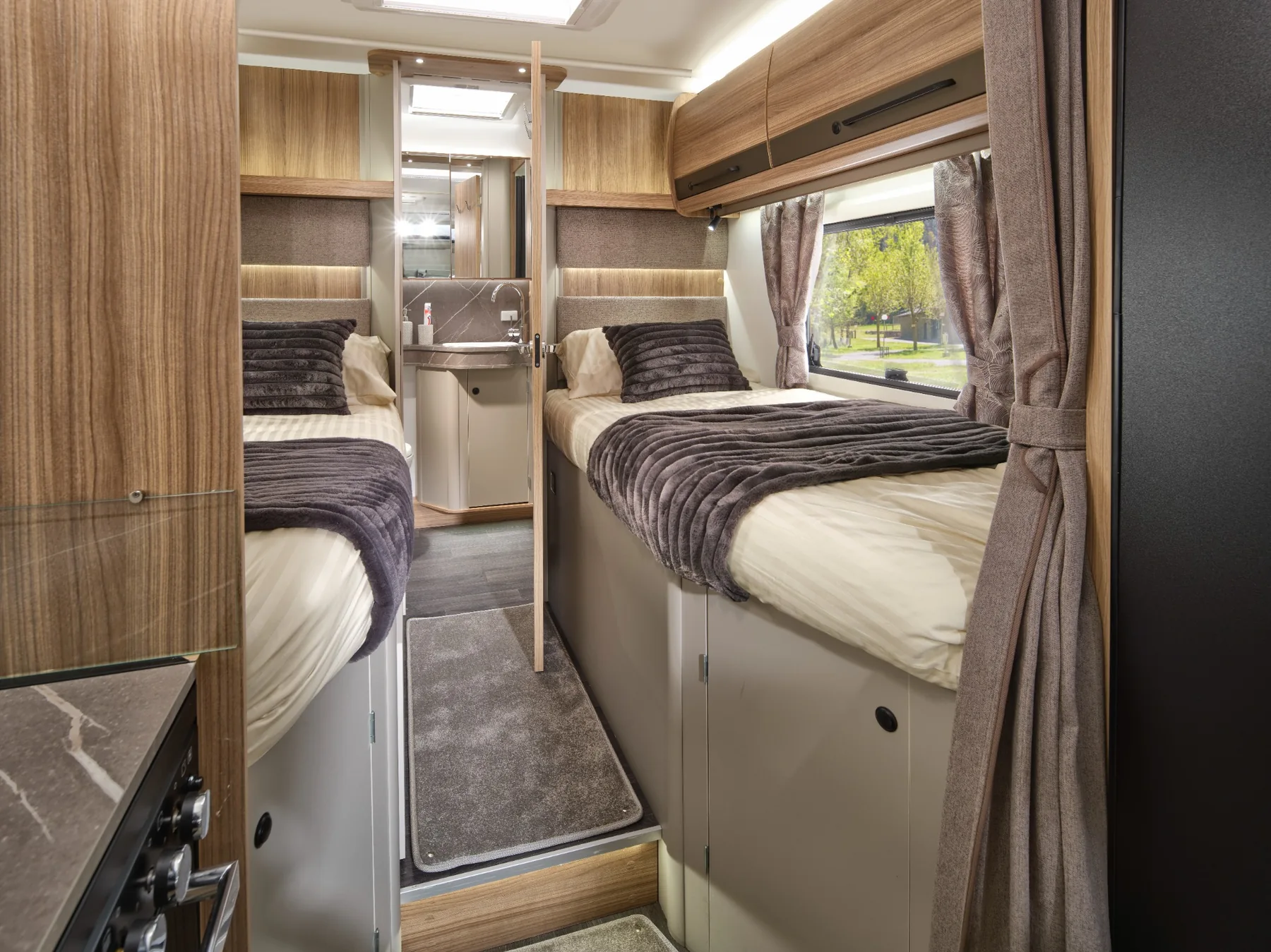 Bailey Autograph 79-4XT fixed rear twin single bed bedroom