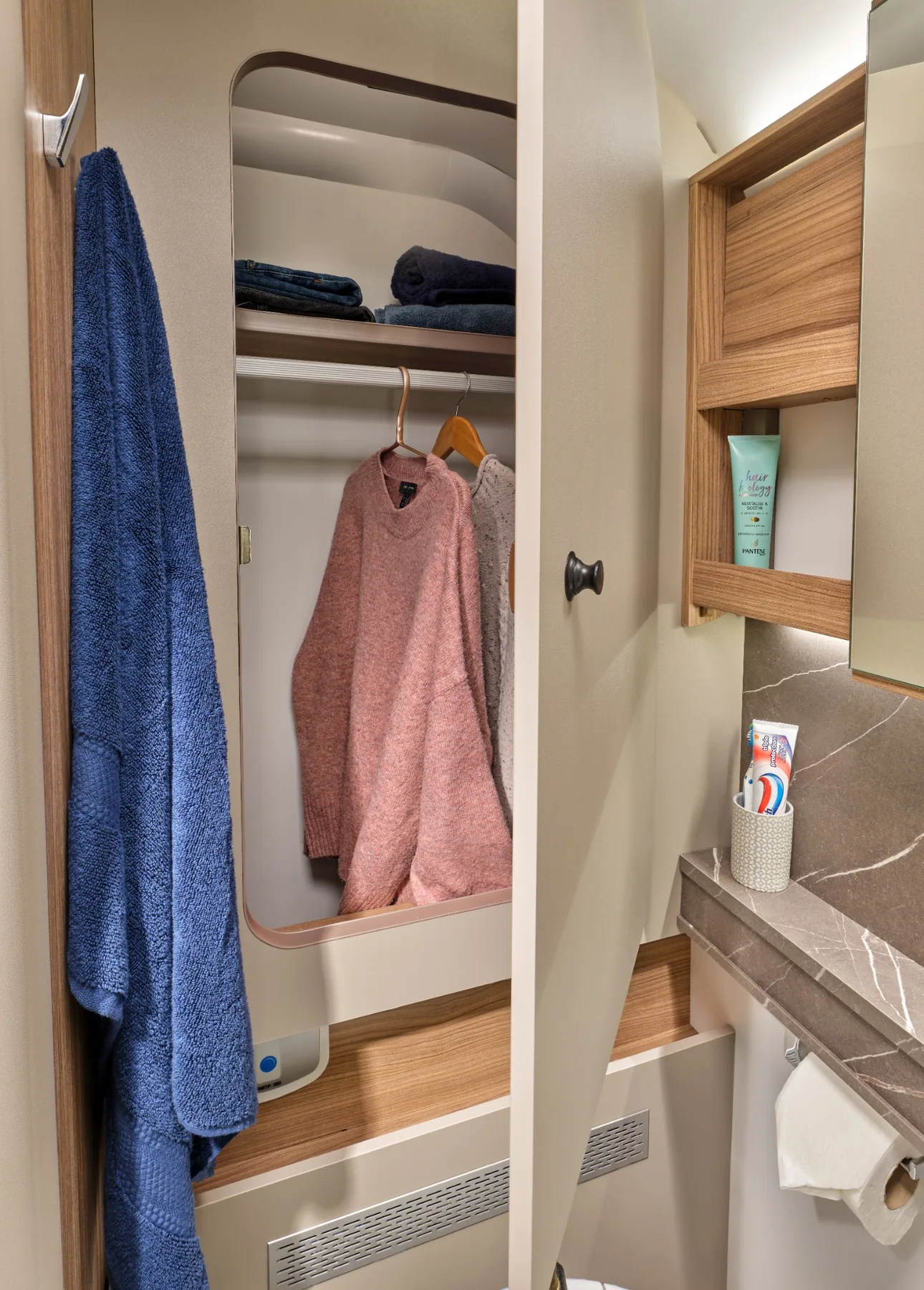 Bailey Autograph 79-4XT bedroom wardrobe and hanging storage