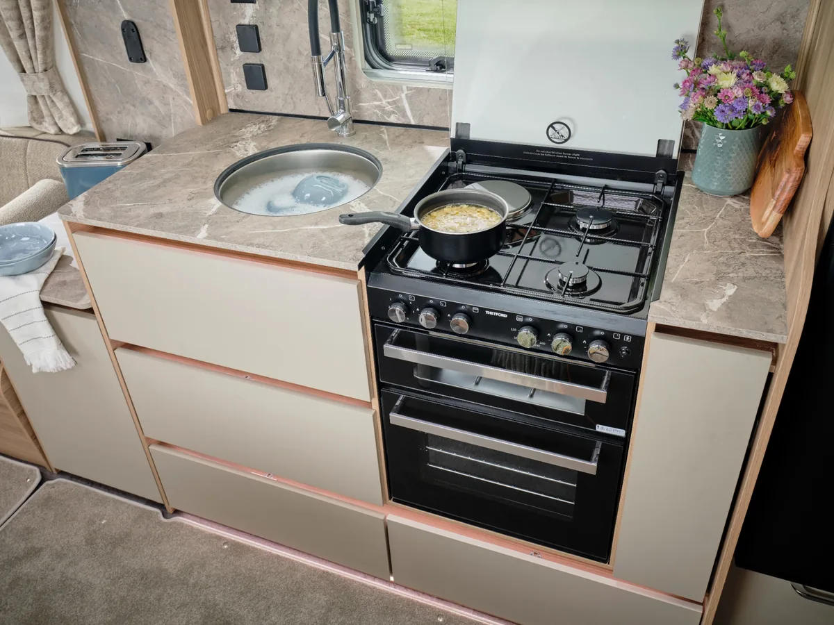 Bailey Unicorn Deluxe Madrid dual-fuel hob oven and grill