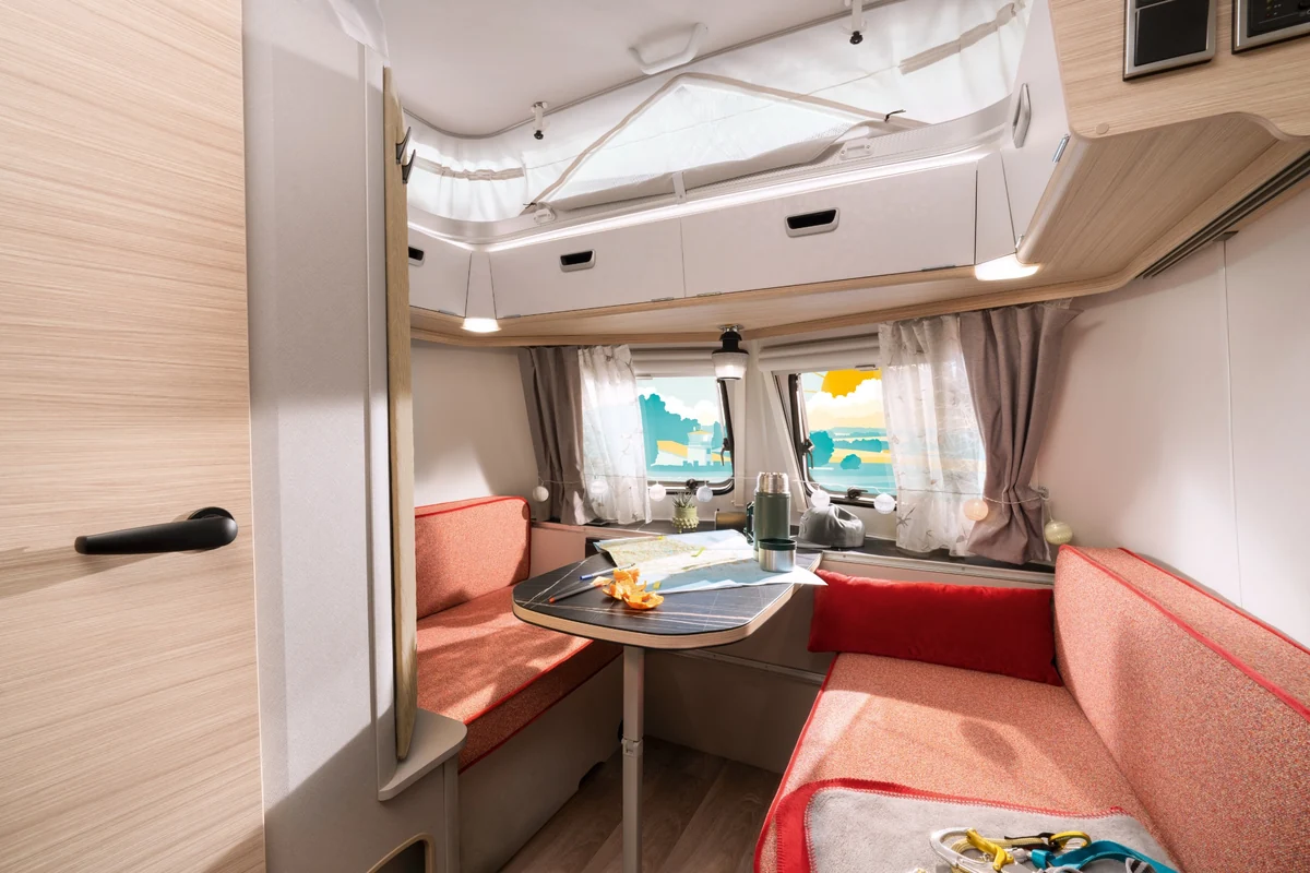 Lounge and dining area inside the ERIBA Touring 530
