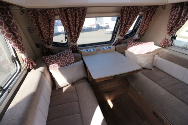 Swift Conqueror 580 2018