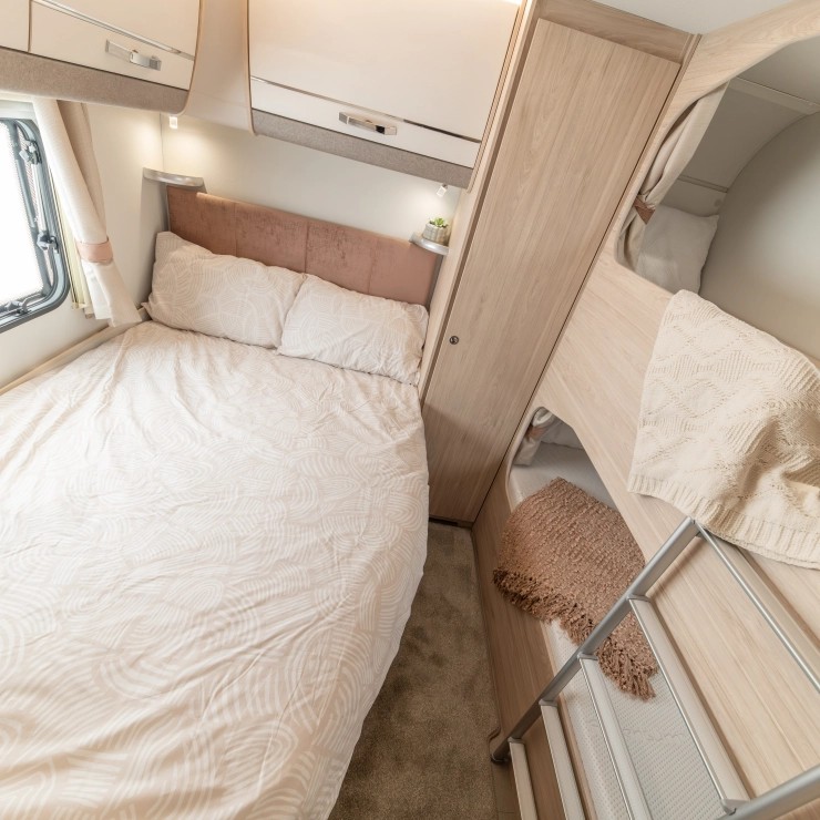Elddis Avante Apex 868